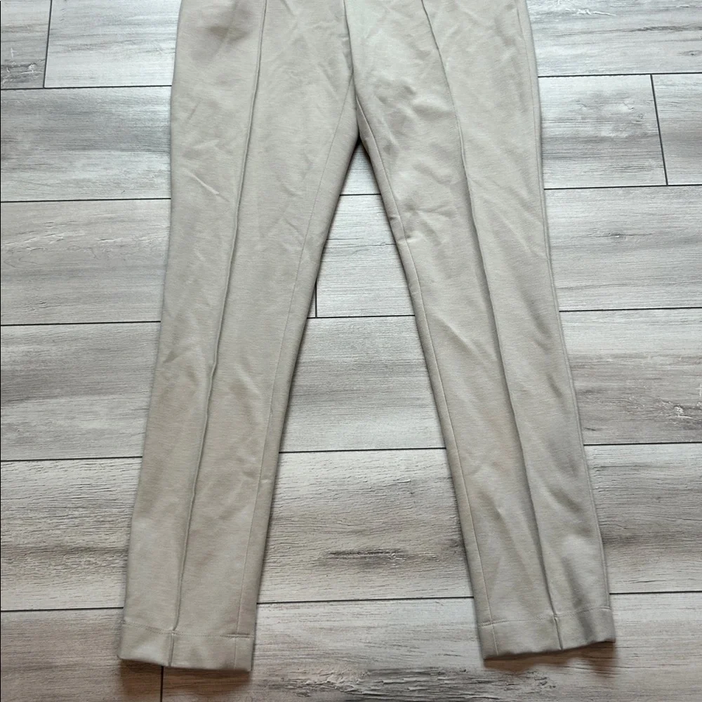 Carlisle pleated stretchy